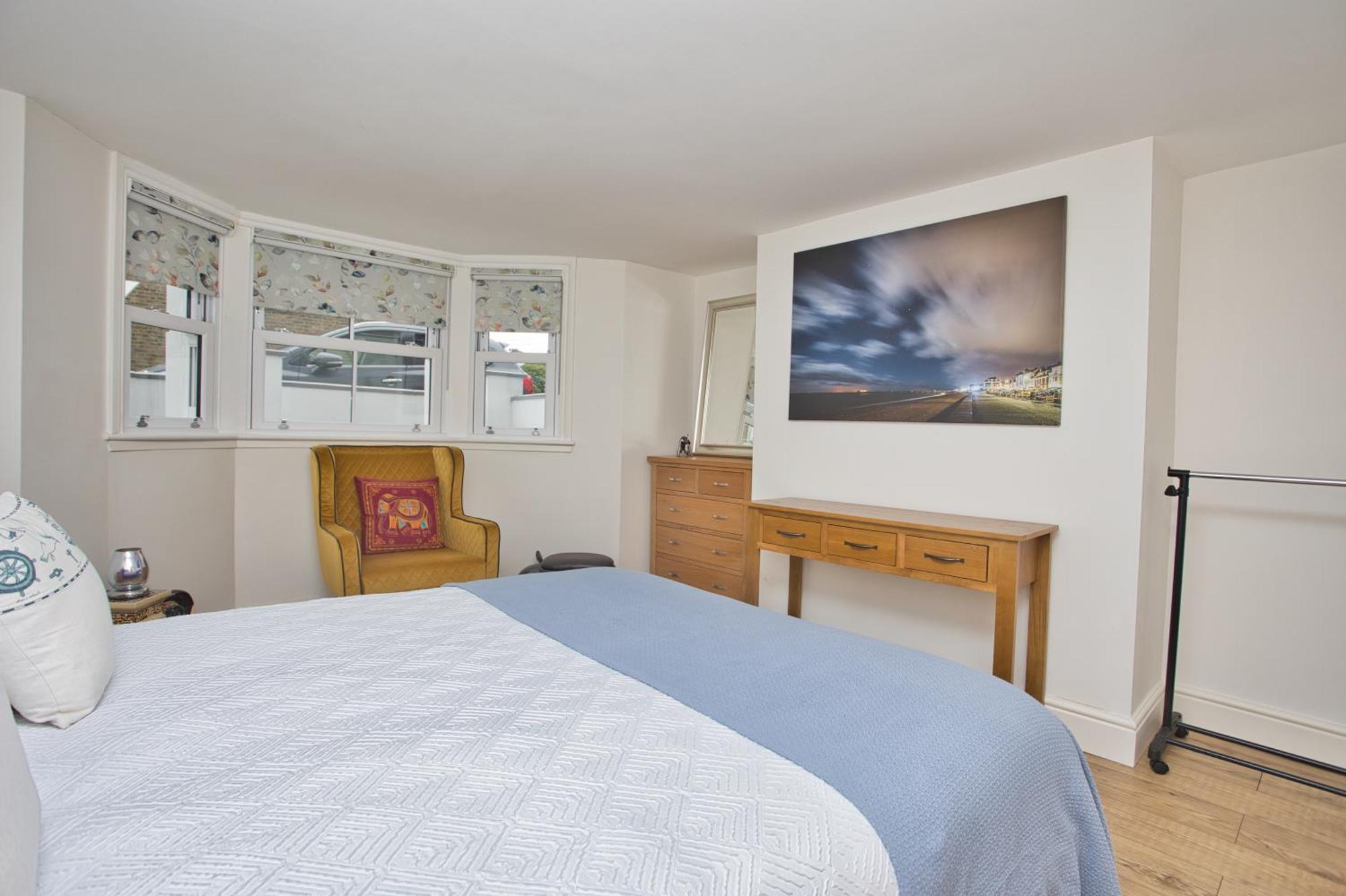 Spacious Seaside Escape In The Heart Of Deal, 4 Mins From The Beach Exterior photo